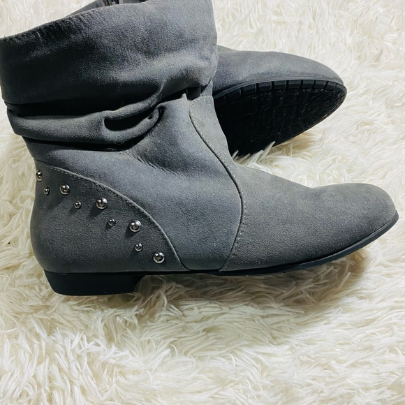 kohls Shoes - GRAY STUDDED ANKLE BOOTS BOOTIES Zipper KOHLS Size 10 Medium EUC